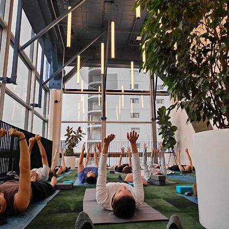 Lylo Auckland Hotel Екстериор снимка A yoga class at the Googleplex