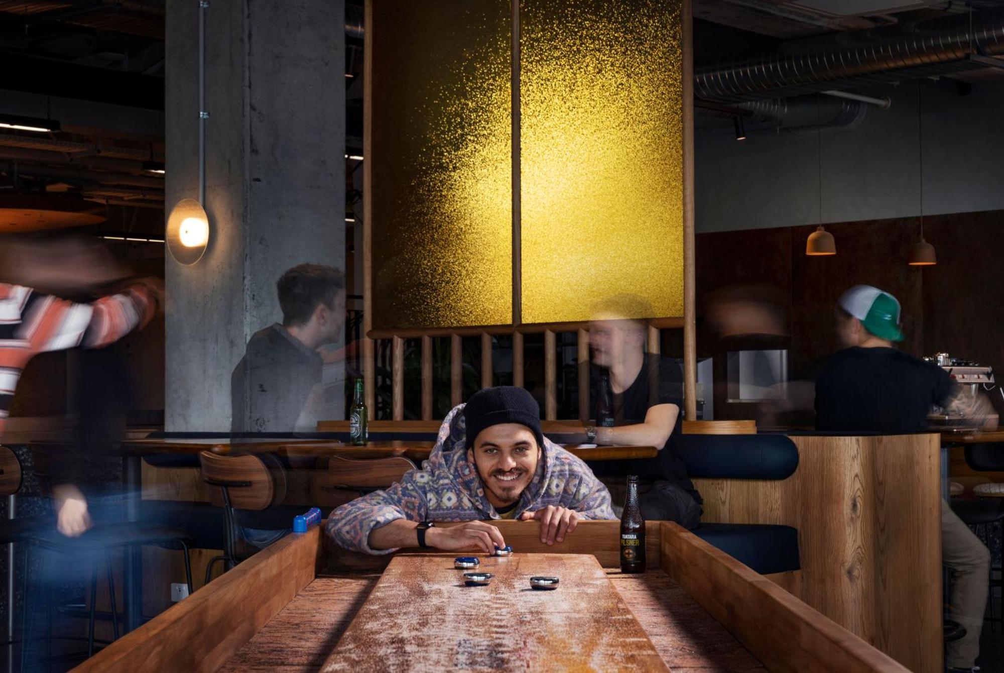 Lylo Auckland Hotel Екстериор снимка A sushi chef at work
